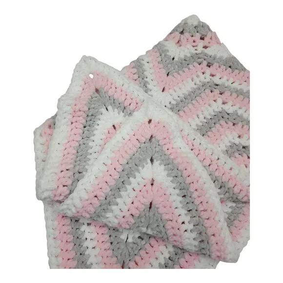 Star Shaped Crocheted Throw Blanket Soft Fluffy Hand Made Crochet Pink Gray